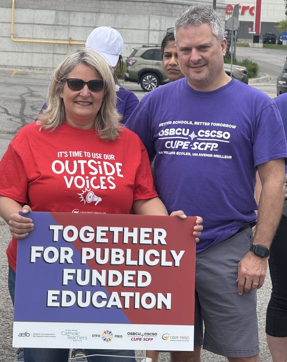 osbcucscso's tweet photo. Today OSBCU members painted the province purple! 💜
Across Ontario, nearly 40 locals organized community outreach and canvassing events!
#PaintTheProvincePurple #OntEdUnited #BetterSchoolsBetterTomorrow https://t.co/8vIXieMBqh