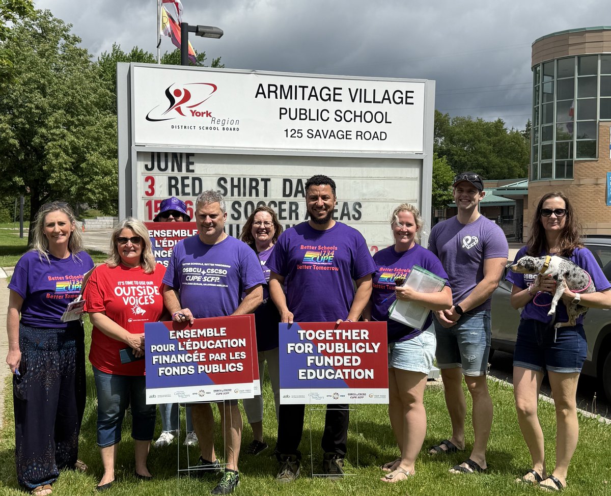 osbcucscso's tweet photo. Today OSBCU members painted the province purple! 💜
Across Ontario, nearly 40 locals organized community outreach and canvassing events!
#PaintTheProvincePurple #OntEdUnited #BetterSchoolsBetterTomorrow https://t.co/8vIXieMBqh