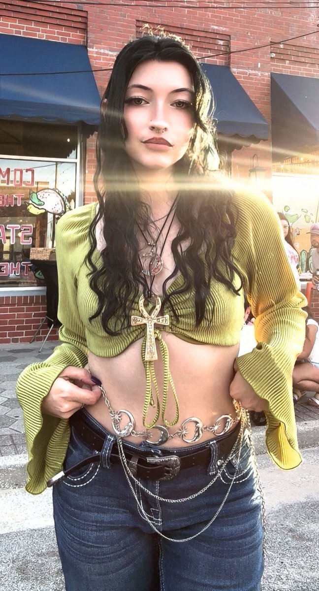 cyb3errabbit's tweet photo. I love being pretty and evil https://t.co/dhN2C9xgAL