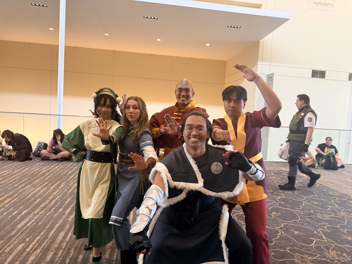 ReallyRadley's tweet photo. Met Team Avatar! https://t.co/bpbHRW8Z1Q