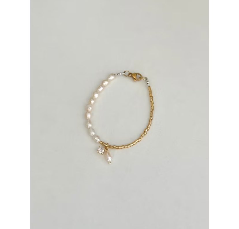 METKAI2's tweet photo. Nicetrystudio ราคาส่งฟรี
สร้อยคอ paru collection (gold) 320฿
half pearl bracelet (white diamond)300฿

#nicetrystudio #ส่งต่อnicetrystudio #สร้อยคอ #กำไล #ส่งต่อเครื่องประดับ https://t.co/wQiIByN84o