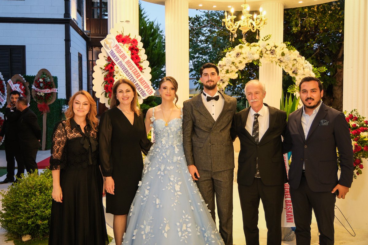 ibabelgin's tweet photo. Murat Yapı Tekstil A.Ş. Genel Müdürü Sn. Sedat Dertli’nin kıymetli yeğeni Dilara ile Semih kardeşimizin nişan törenlerine katıldık.

Evliliğe giden bu güzel yolda ilk adımlarını atan genç çiftimizin nişan yüzüklerini takarak, mutluluklarına ortak olduk. 😊💍

Dilara ve Semih çiftimizi gönülden tebrik ediyor; huzur, sevgi ve muhabbetle dolu sağlıklı bir ömür diliyorum.

Rabbim bu güzel birlikteliği hayırla tamamına erdirsin inşallah. 😊 🙏🏻