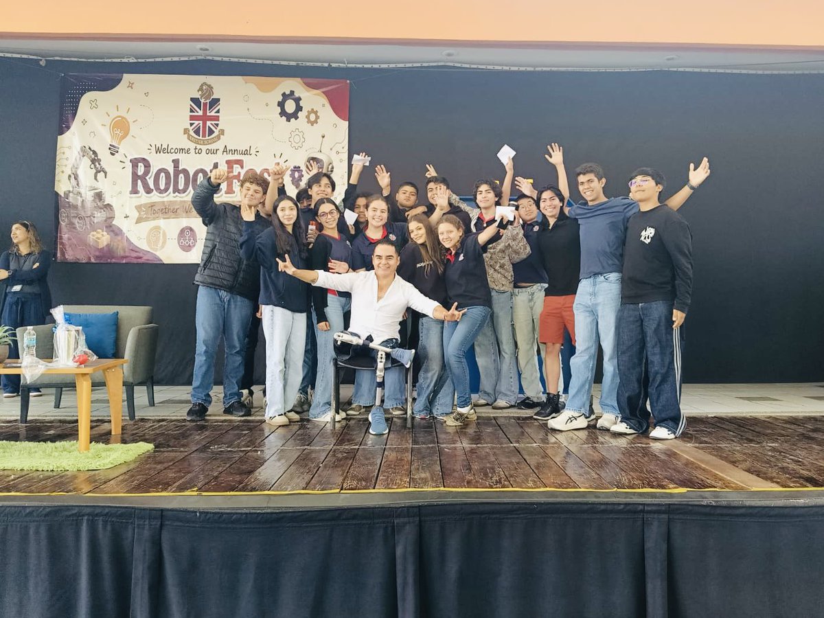 J2Grimaldo's tweet photo. ¡Hacer lo que amas, y amar lo que haces!‼️

Regresando a las andadas., #Juventudes #Inclusion 

Infinitas GRACIAS #BritishSchool un placer retomar actividades con ustedes. 

♿️🦿🙏 https://t.co/GzVZKPPizc