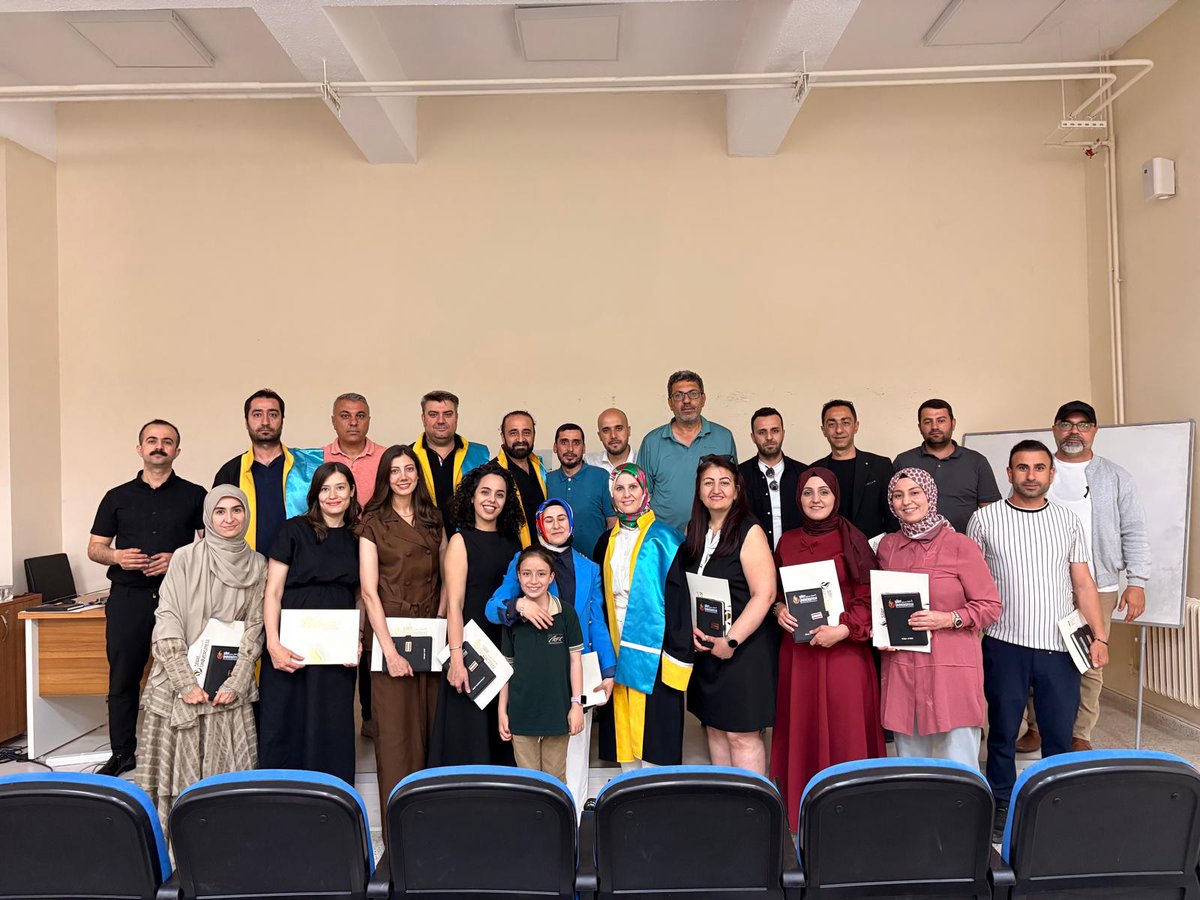siirtshmyo's tweet photo. İlk kez düzenlenen Akademik ve İdari Personel Ödül Törenimizde, yüksekokulumuza katkı sunan personelimizin emek ve başarıları takdir edildi.
Ödül alan personelimizi tebrik ediyor, yüksekokulumuza değer katan tüm akademik ve idari personelimize teşekkür ediyoruz. https://t.co/l8GWV50lrc