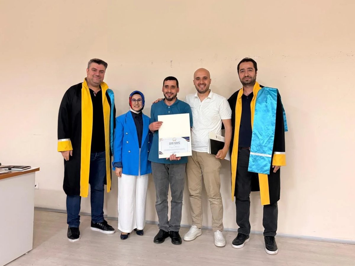 siirtshmyo's tweet photo. İlk kez düzenlenen Akademik ve İdari Personel Ödül Törenimizde, yüksekokulumuza katkı sunan personelimizin emek ve başarıları takdir edildi.
Ödül alan personelimizi tebrik ediyor, yüksekokulumuza değer katan tüm akademik ve idari personelimize teşekkür ediyoruz. https://t.co/l8GWV50lrc