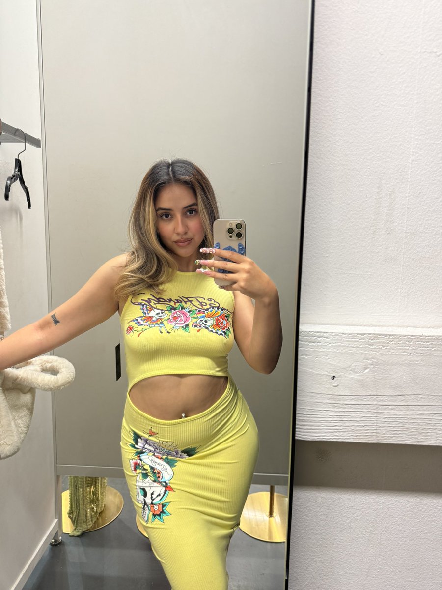 auraucantdefine's tweet photo. Lost files💛💛#dress #summer #cake https://t.co/XXaa3bRxU6