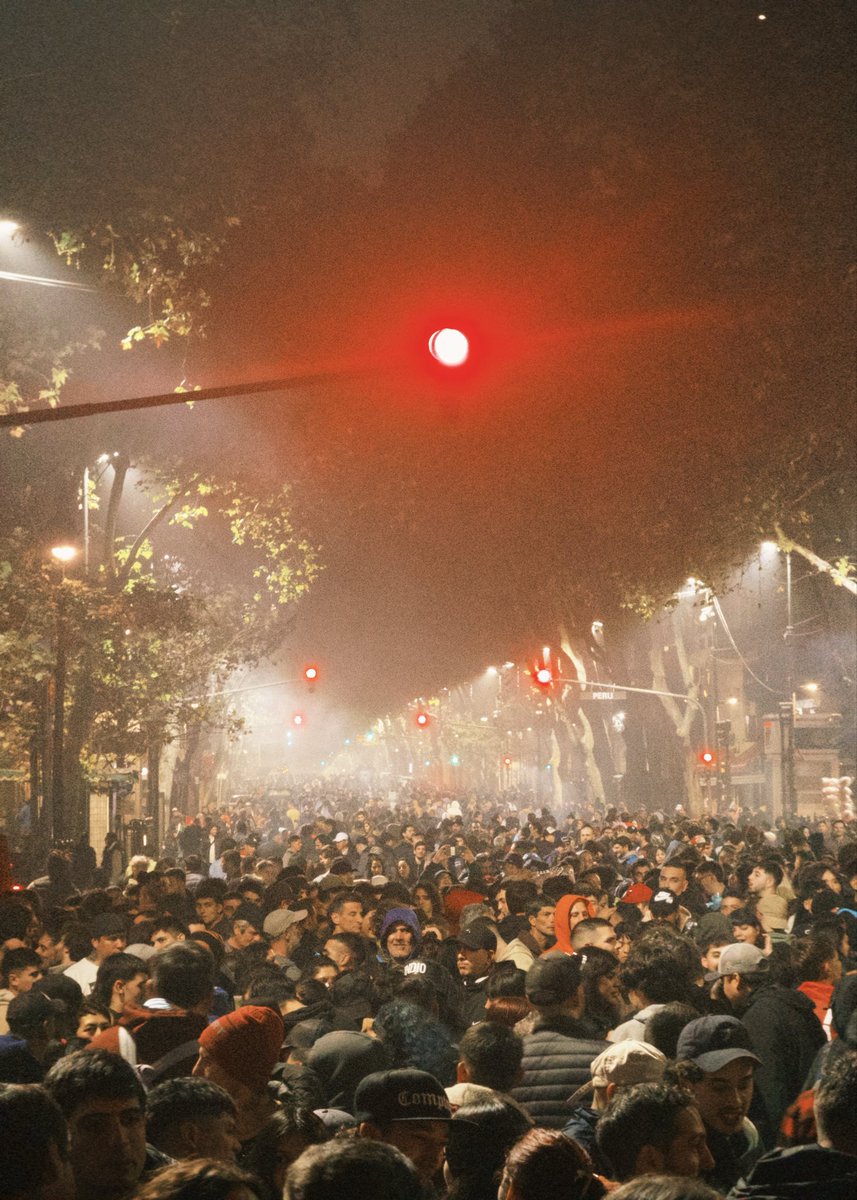 NoChequeable's tweet photo. La avenida, hoy sábado, 2:00 de la madrugada. https://t.co/bfRyOwhPfP