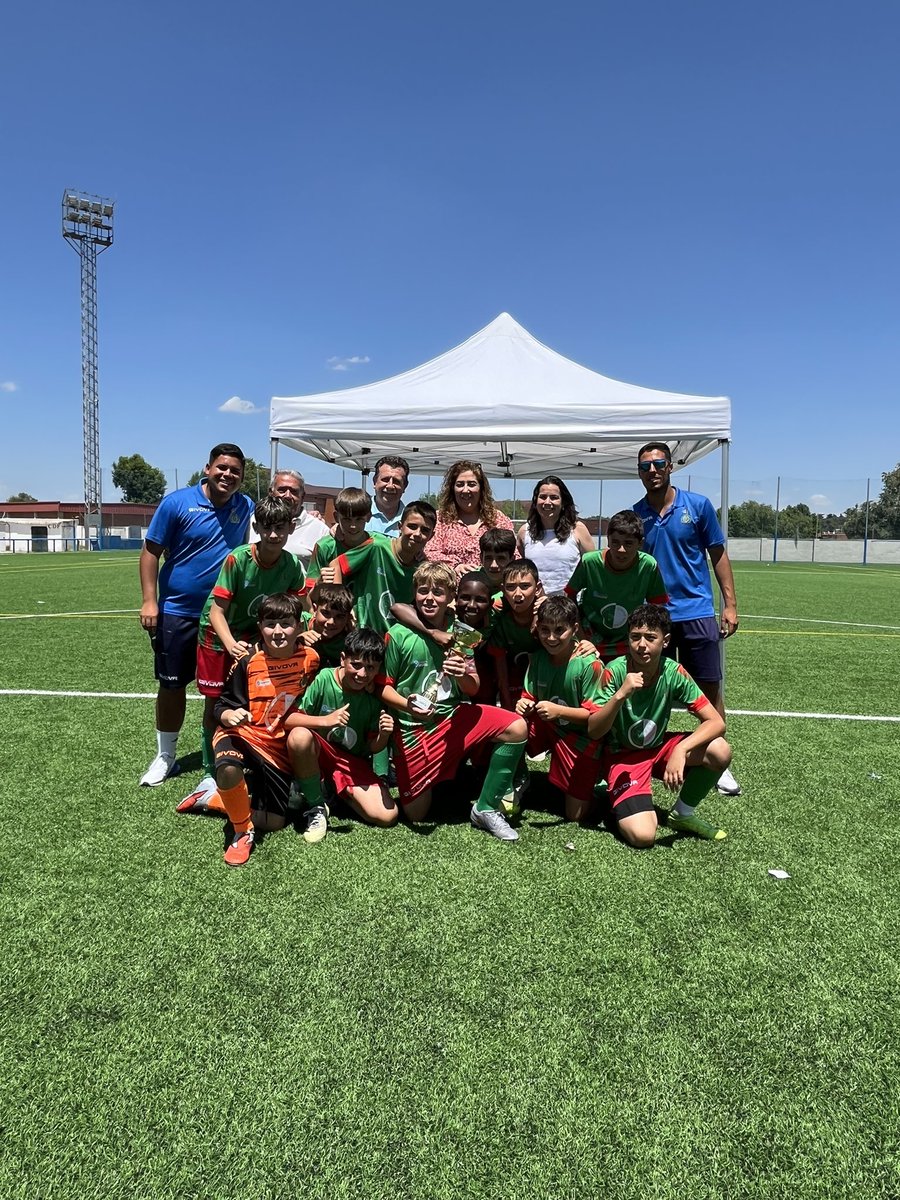 UnionporLeganes's tweet photo. #ULEG CON EL DEPORTE BASE LOCAL

Hoy el @ATRABENCO y @efcdfortuna han celebrado sus tradicionales torneos de final de temporada ⚽️

Nuestros Concejales @CarlosULEG y @MercedesULEG han estado apoyándoles y acompañándoles.
Enhorabuena por la labor que hacéis!

#ULEGconElDeporte #Leganés #SentimosLeganés