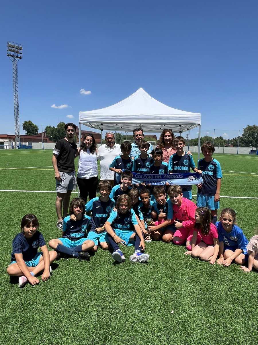 UnionporLeganes's tweet photo. #ULEG CON EL DEPORTE BASE LOCAL

Hoy el @ATRABENCO y @efcdfortuna han celebrado sus tradicionales torneos de final de temporada ⚽️

Nuestros Concejales @CarlosULEG y @MercedesULEG han estado apoyándoles y acompañándoles.
Enhorabuena por la labor que hacéis!

#ULEGconElDeporte #Leganés #SentimosLeganés