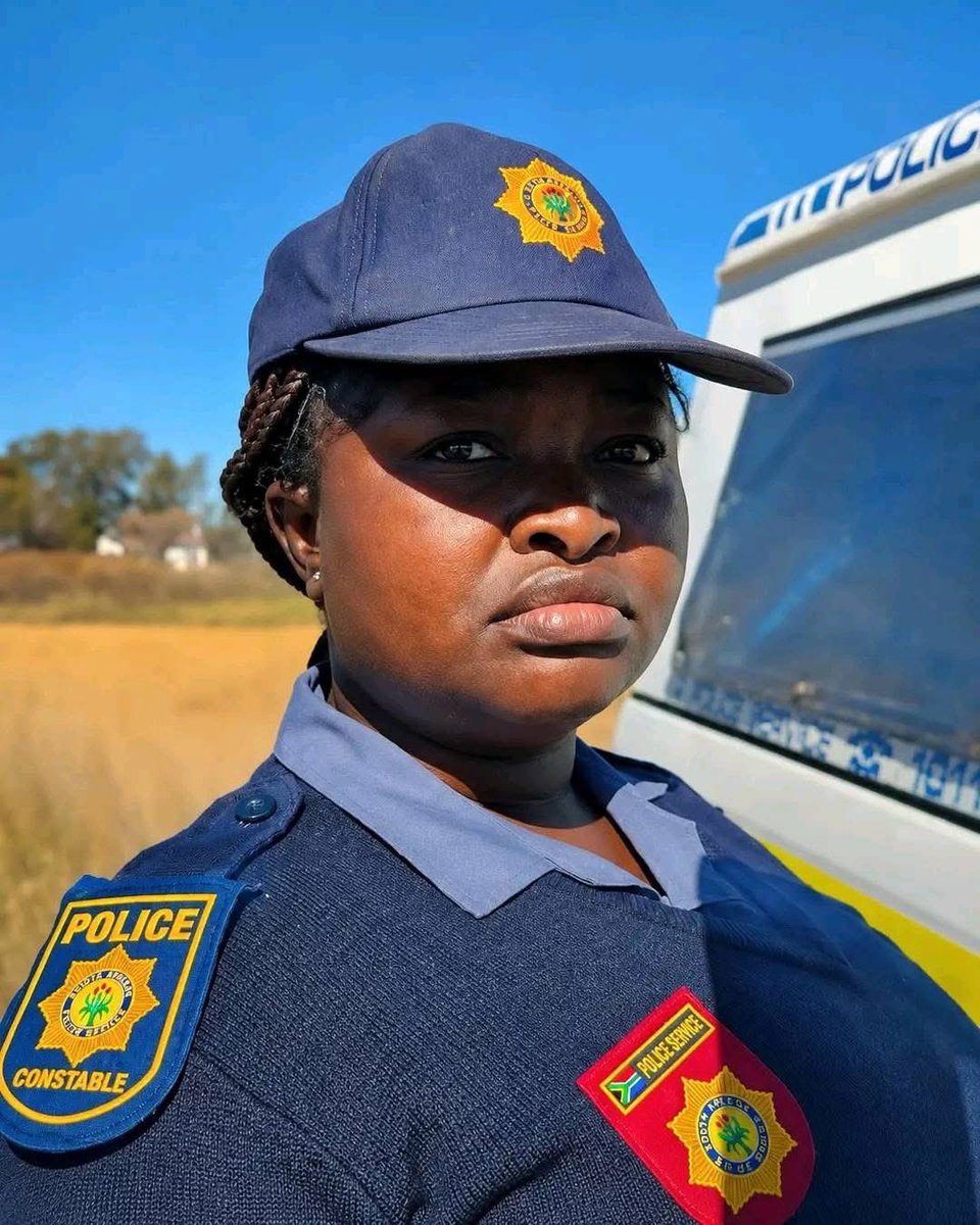 MDNnewss's tweet photo. SAPS Takes Action Against Officer Accused of Accepting R2,000 Bribe

The South African Police Service (SAPS) in Gauteng has launched disciplinary proceedings against a police officer accused of accepting a R2,000 bribe from a member of the public.

The action follows the circulation of a viral social media video allegedly showing the officer, dressed in full SAPS uniform, returning the money after the alleged bribery incident came to light. SAPS confirmed that the officer has been identified and that a departmental investigation is underway to determine the full circumstances surrounding the matter.

Gauteng Provincial Commissioner Lieutenant General Tommy Mthombeni condemned the alleged conduct, reiterating SAPS' zero-tolerance approach to corruption. He said members who abuse their authority, compromise their integrity, or betray the public's trust will face decisive disciplinary and possible criminal action.

SAPS stressed that the acceptance, solicitation or facilitation of a bribe is a criminal offence and a serious violation of the SAPS Code of Conduct. The police service has urged members of the public not to offer bribes and to report any incidents of corruption or extortion involving police officials through the appropriate reporting channels.

The investigation remains ongoing as SAPS seeks to establish the full facts surrounding the incident.