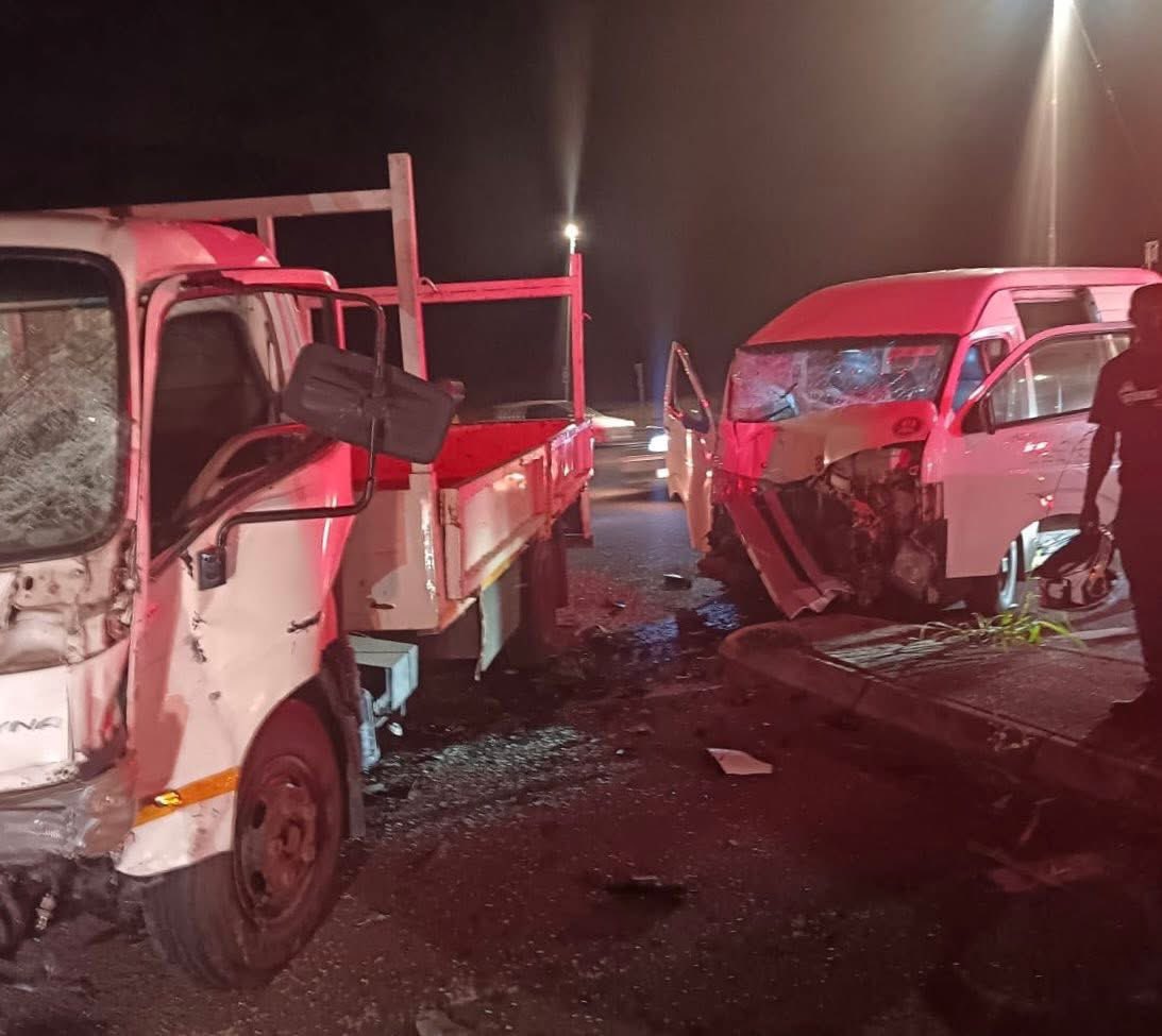 NancyPalien1's tweet photo. Taxi/Truck Collision
R102/KSIA - KZN, RUSA

Two people were injured in a collision between a Toyota Dyna truck and a minibus taxi this evening (Saturday). 

Reaction Unit South Africa (RUSA) responded to the scene in the R102 and King Shaka International Airport (KSIA) intersection.  

Both vehicles were extensively damaged.