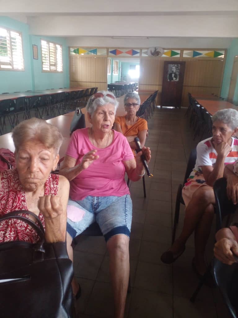 cc_caney's tweet photo. Entre juventud y experiencia, la cátedra del adulto mayor celebró en el Internado Abel Santamaría Cuadrado con décimas, reflexiones y ejercicios físicos. Paz y salud mental.
#100AñosConFidel 
#SiempreSantiago 
#CubaEstáFirme https://t.co/PgdOgkxJaO