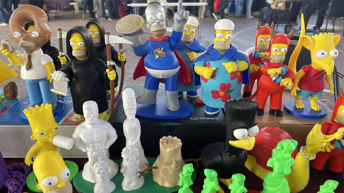 frikicity's tweet photo. Hoy en plena Buitreferia en nuevo horario hasta las 19! Entrada gratuita, más de 30 tiendas temáticas y nosotros con todo el 3D! Los esperamos! 🤖 #buitreferia #buitreferiatransformers #transfomercado #frikicity #3dprint #transformers https://t.co/xOz5WPd2WJ