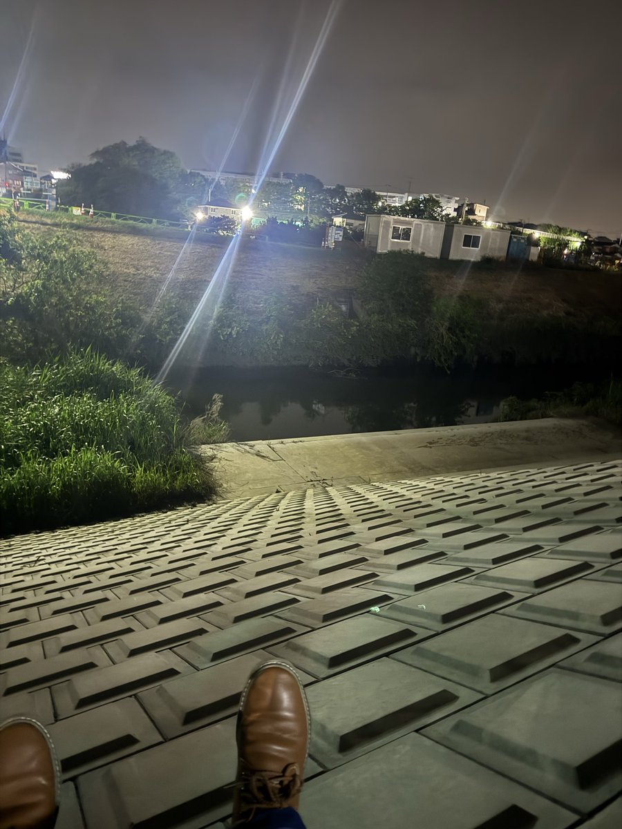 decohiro_com's tweet photo. 調子に乗って千鳥足で大宮駅から歩いて帰ったら2時間かかりました。
距離は4.5キロほど。
時速2キロでした笑

足がちょーいてー https://t.co/gsRQkK5Wp6