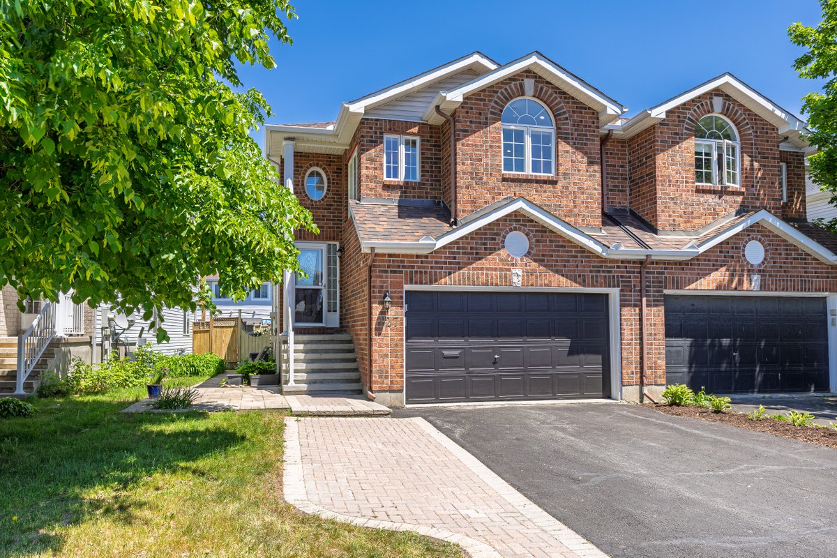 OttawaUrban's tweet photo. New Listing in Glen Cairn...Open House Sunday June 7, 2-4pm. 127 Castle Glen:

https://t.co/AZFnjn8Pve

Ask about the dark chocolate with mint special treats. https://t.co/joh9bFrFSl