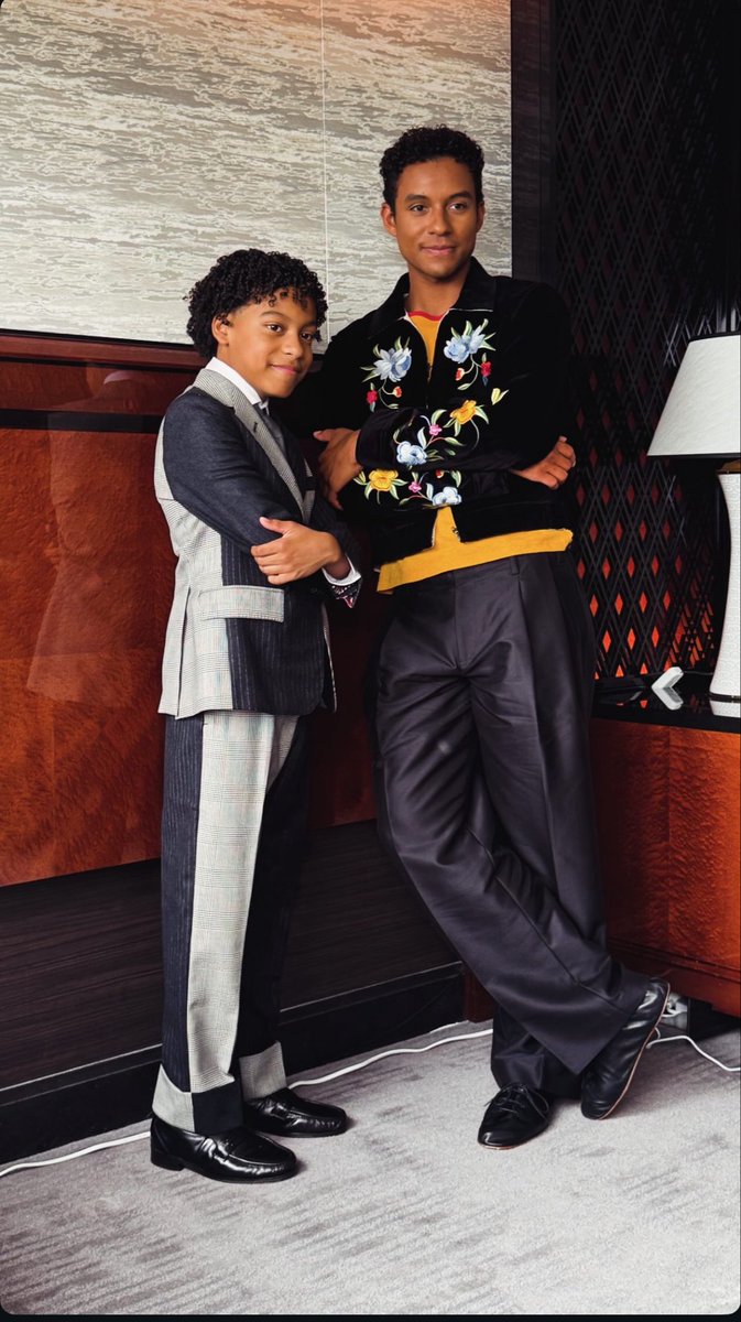 mjbadthriller's tweet photo. wait they really look like siblings or am I tripping?😭😭 https://t.co/t5RG2EvSc5
