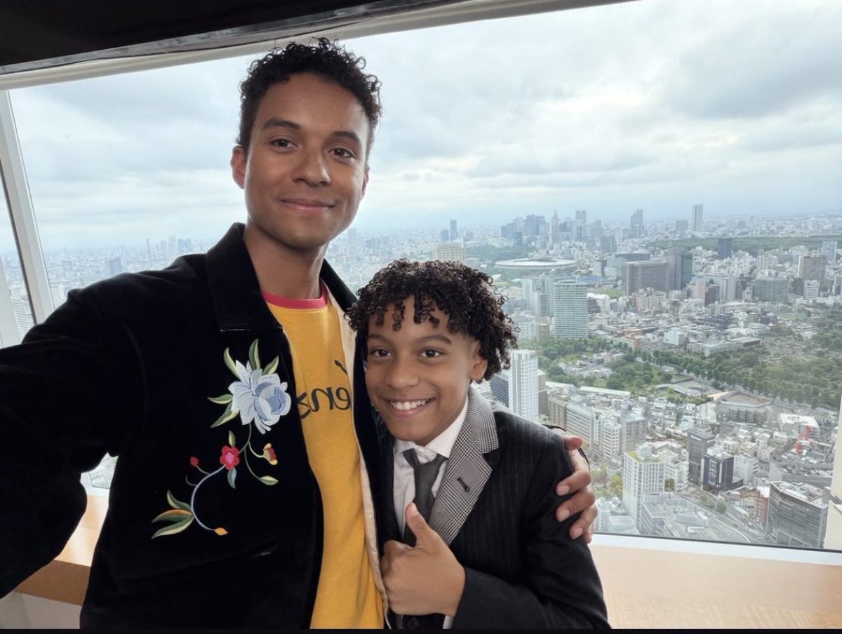 mjbadthriller's tweet photo. wait they really look like siblings or am I tripping?😭😭 https://t.co/t5RG2EvSc5