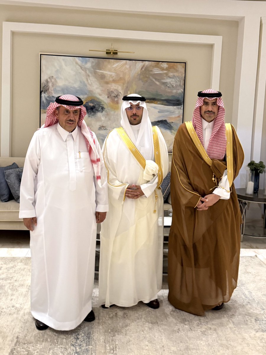 albader_m's tweet photo. سعدت بمشاركة أبناء الخال / داوود بن سليمان العطيوي رحمه الله وأبنائهم فرحتهم بعقد قران (ملكة) الشاب / سلطان بن محمد بن داوود العطيوي على كريمة الأستاذ / خالد بن عبدالرحمن الزهيري في مزرعة الزهيري ( بستان #عرقة ) في مدينة #الرياض
بارك الله لهما وبارك عليهما وجمع بينهما بخير ورزقهما الذرية الصالحة