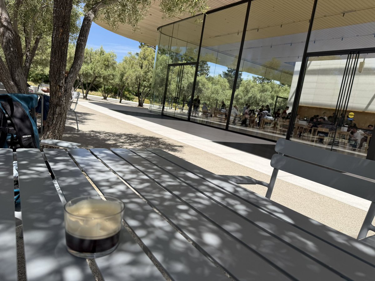 myb's tweet photo. 今年もApple Parkにチャリで来た。 https://t.co/80cpgYLe5I