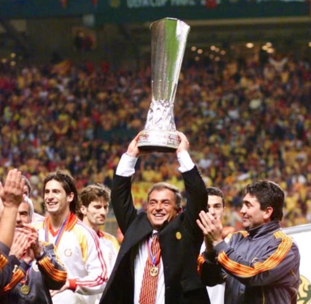 FORZAGALAT's tweet photo. ✨Galatasaray'ın UEFA Kupası'nı kazandığı finalde son penaltıyı kim gole çevirmiştir? https://t.co/L0RS9BwT5L