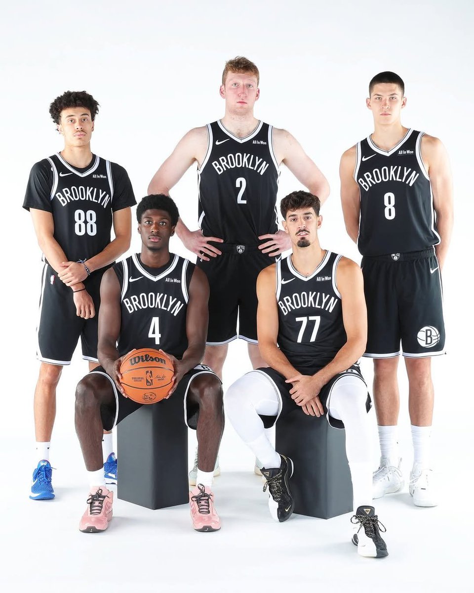 NbaAoc's tweet photo. Nets’in son beş birinci tur picki ile yaptığı da aşağıda ⬇️ 

Sağ baştan, tek nefeste hepsini sayana madalya takıyoruz.

Not: bu 5, o 5 değil. https://t.co/SkaYgEFaQx