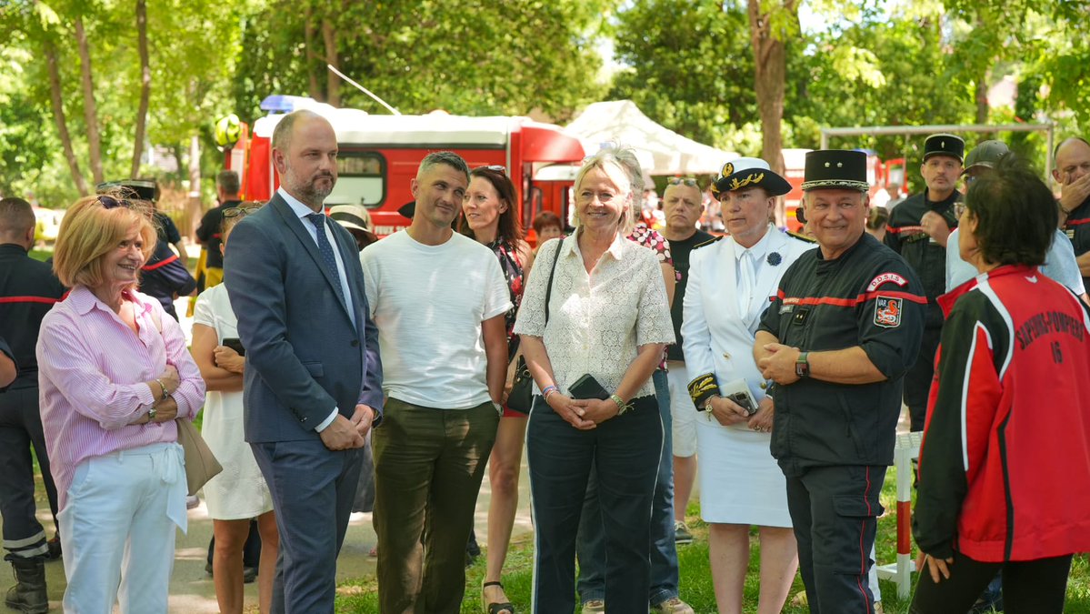 SDIS83's tweet photo. 🎂🚒 Centre des Sapeurs-Pompiers du Muy

Démonstrations,  activités,  exposition... ont rythmé cette belle journée.

Mme la ss-préfète, Mme @FrDumont83 Senatrice, le Maire du Muy, la Vice Présidente du CASDIS,  le DDSIS @grohin_e et nombreux autres autorités étaient présents https://t.co/DXa8ZntyBM