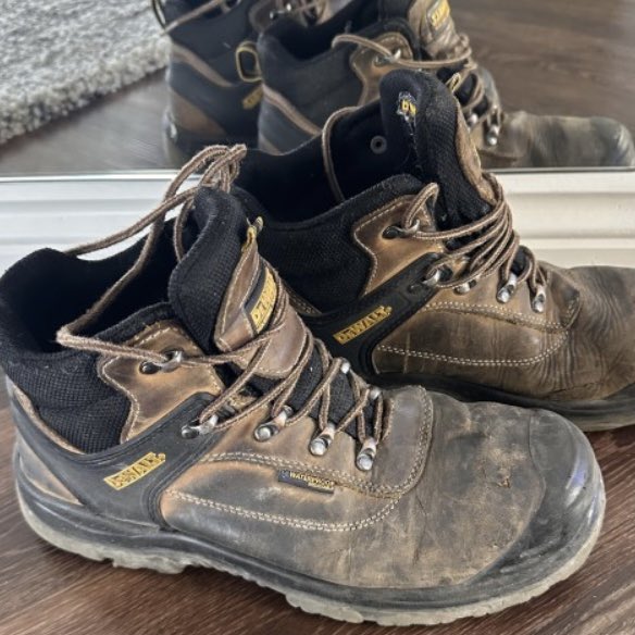 AlphaCraigMac's tweet photo. And they call Alphas time wasters Subs are just as bad. Back on the market and another blocked 🚫 

Size 11 

#scallymaster #scallydom #chav #sneakermaster #cashmaster #cashslave #footslave #moneyslave #alpha #SockWorship #SweatyFeet #PayPig #AlphaFeet #musclegod #alphago https://t.co/Ur9EwtoSob
