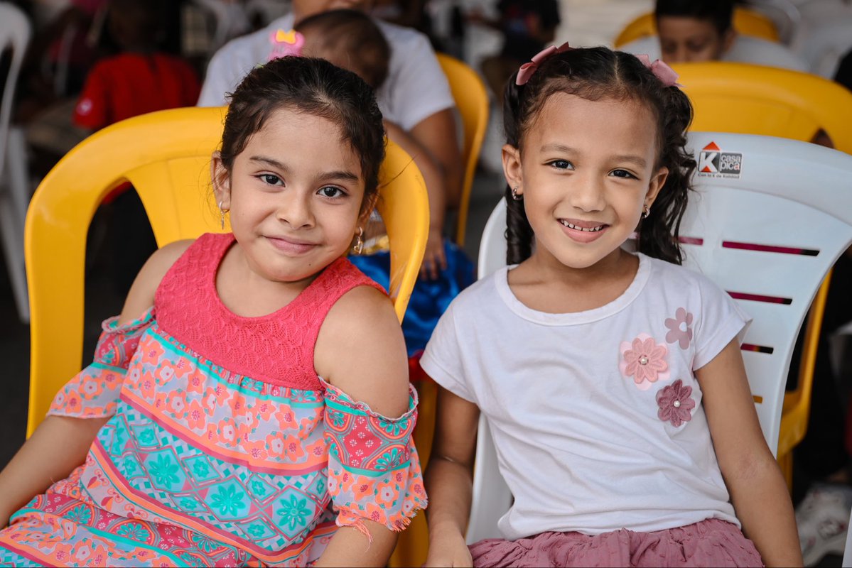 aquilesenlacomu's tweet photo. El Municipio de Guayaquil, a través de la Dirección de Vinculación con la Comunidad, realizó un agasajo por el Día del Niño en la 26 entre la M y la N, compartiendo una jornada de alegría, diversión y unión familiar. 👧🧒💙 https://t.co/PlOwPZ7VFl