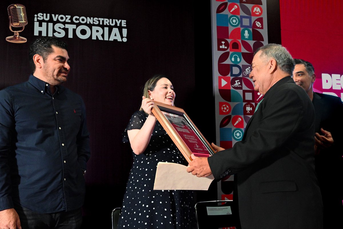 YeralBonillaV's tweet photo. Las historias tienen el poder de inspirar, unir y dejar huella en la vida de las personas.

En el marco del Día de la Libertad de Expresión, quiero reconocer a quienes todos los días informan con vocación y compromiso.

De manera especial, me dio mucho gusto convivir con las voces y cronistas deportivos que durante años nos han hecho emocionarnos con cada triunfo, cada reto y cada historia de esfuerzo detrás del deporte y que hoy han sido reconocidos por su gran labor. 

Gracias por ayudarnos a ver, entender y recordar los momentos que forman parte de la historia de Sinaloa.