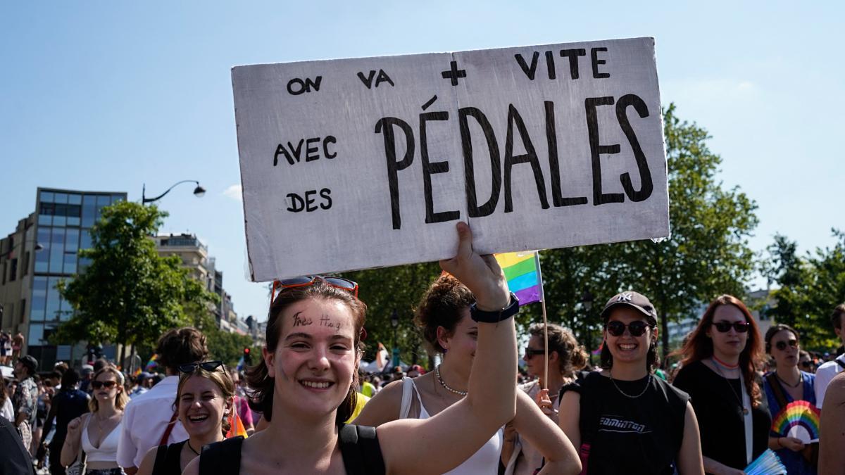 Slatefr's tweet photo. «Pédé», «pute», «sale conne»: à quoi sert le retournement de stigmate face aux insultes? 👉 https://t.co/tbwU20CMVv https://t.co/ruSgcat6hF