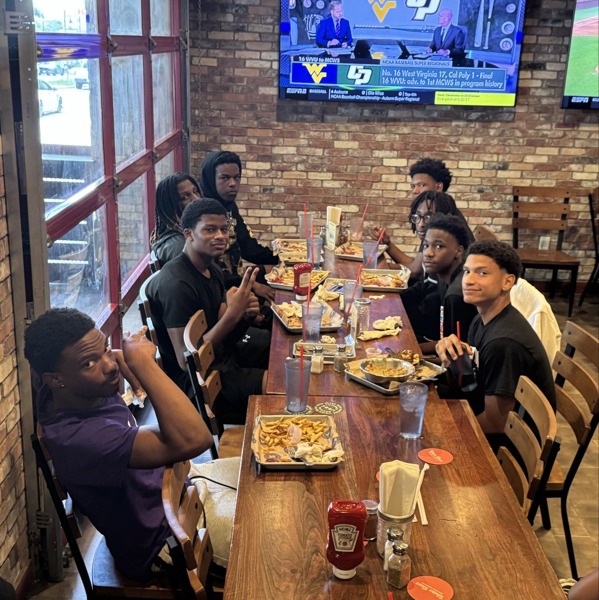 CadethoopsCC's tweet photo. Not a bad showing at the TCU Camp. Got to play 4 good teams &amp; went 2-2. Thanks @TCUBasketball for hosting. Great Experience #TN4G #TheCIRCLE @CoachSnell @Dbrooks4021 @ConnallyISD @CCadetAthletics @Tabchoops @hoopinsider https://t.co/GGfCU4shhH