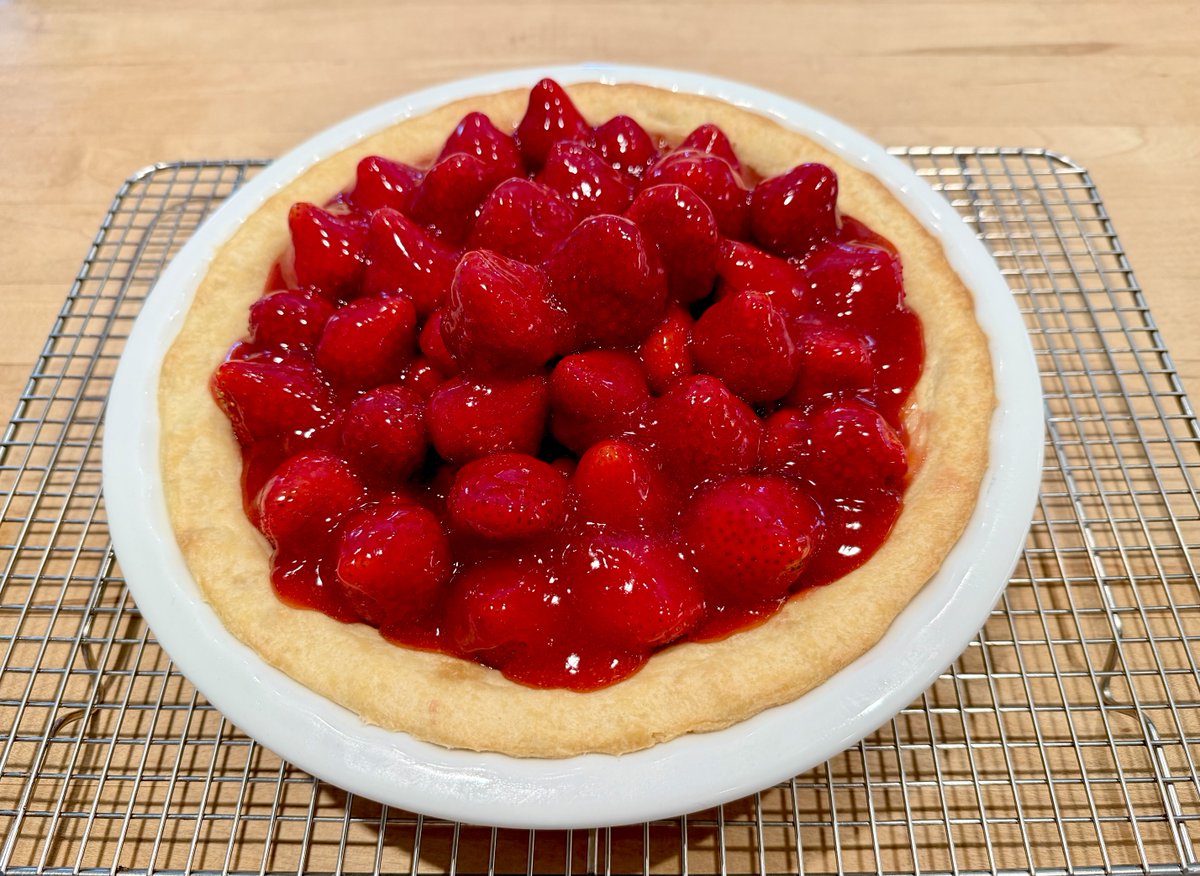 CountryGirlAt12's tweet photo. Strawberries are on! Let’s get some special treats on our tables and pantry shelves! My Strawberry Glacé Pie, and Strawberry Lemonade Concentrate. Bring the seasonal fresh flavors home, before we get busy with tried and true staples in our gardens. Let’s grow! Strawberries! 🍓 https://t.co/3HjY9RnJGo