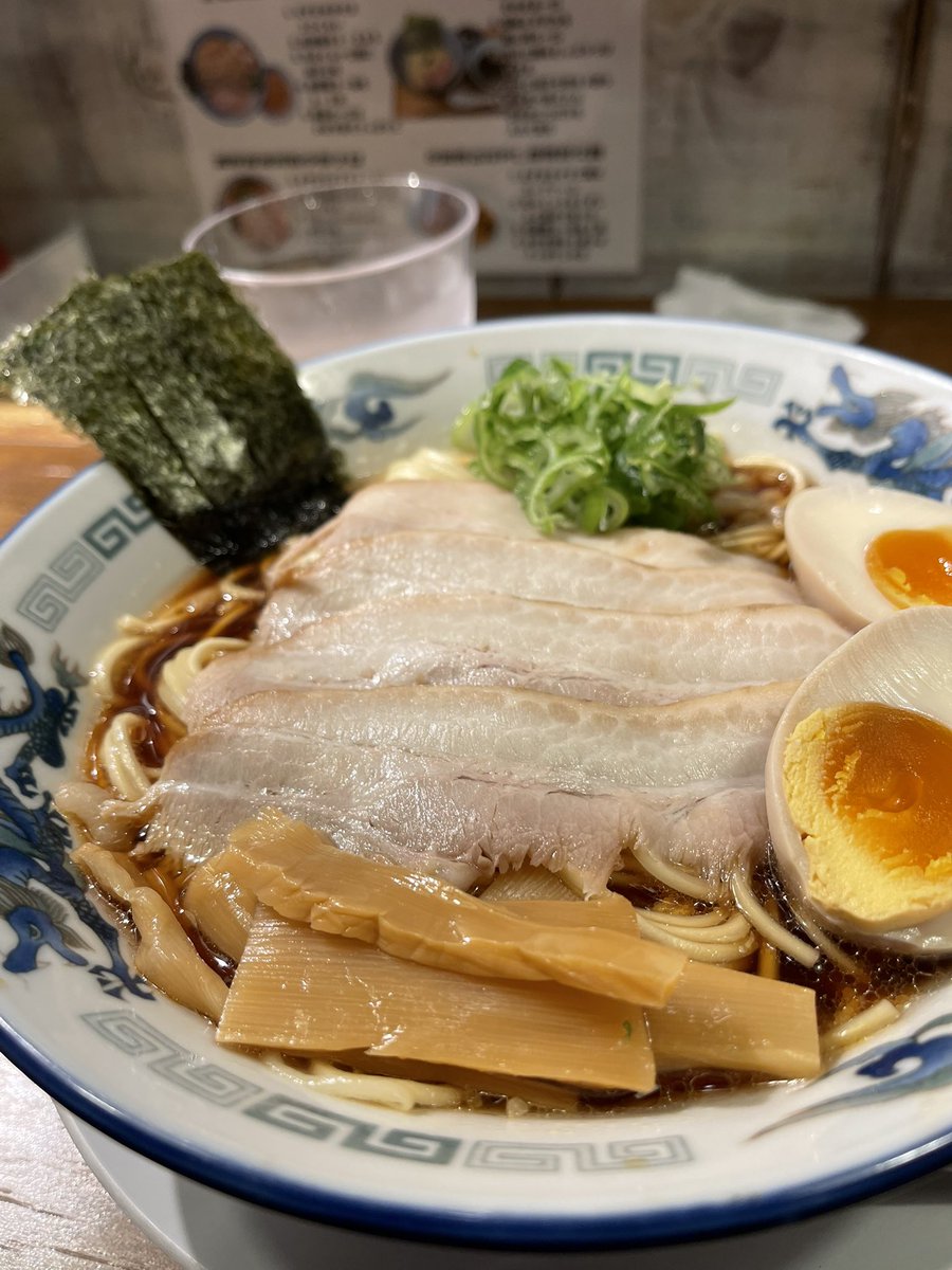 Nakamura_1124's tweet photo. デイトセイ

シンプルな見た目とシンプルな味
東京で家系の刺激に肥えた私の舌に飛び込んできた「普通に美味い」ラーメン。
家系を否定するわけではない、むしろ大好きだ。
でも、この臭くなくて脂っこくないラーメンを食べた時に感動を���えたんだ。

ほんとに家系も好きなんだよ https://t.co/z0k1V5jdzY