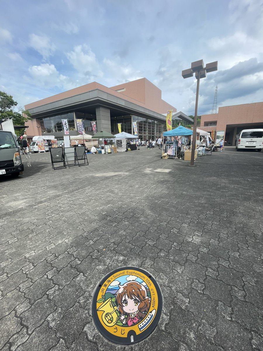 whiterice508's tweet photo. おまフェスではファンの方とも交流できて、映画特典の交換もしました。
周りにユーフォファンの方が殆どいないので、ユーフォネタで会話ができたのも最高でした。来年もあるなら是非行きたい😭 https://t.co/76EjGJtdKU