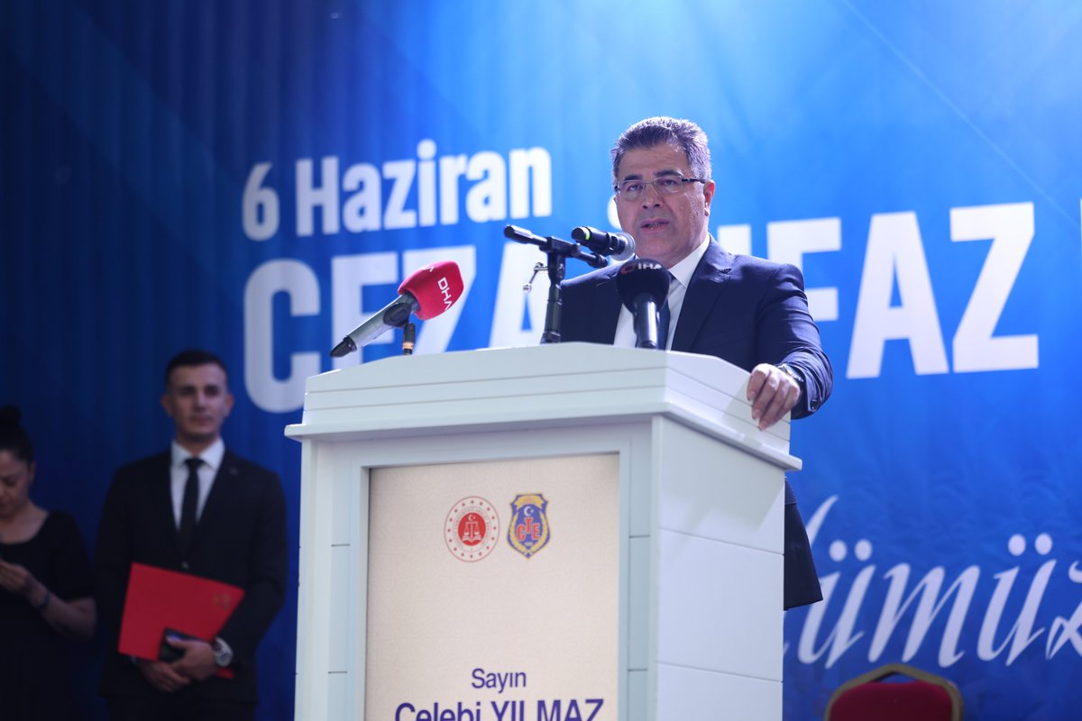 ctekurumsal's tweet photo. Birlikte görev yaptık.
Birlikte emek verdik.
Birlikte zorlukları aştık.

Bugün ise aynı gururu paylaşıyoruz.

Genel Müdürümüz Çelebi Yılmaz, Ankara Cumhuriyet Başsavcısı Gökhan Karaköse, Ankara Batı Cumhuriyet Başsavcısı  Burhan Bölükbaşı, Genel Müdürlük yöneticilerimiz, personelimiz ve ailelerinin katılımıyla, Ceza İnfaz Personeli Günü'nün coşkusunu hep birlikte yaşadık.

Bu akşam; yılların emeği, meslek onuru ve teşkilatımıza güç veren dayanışma duygusu aynı çatı altında buluştu. Personelimiz ve ailelerinin varlığı, bu anlamlı günü daha da özel kıldı.

🇹🇷 #6HaziranCezaİnfazPersoneliGünü

📍 Sincan Ceza İnfaz Kurumları Kampüsü
