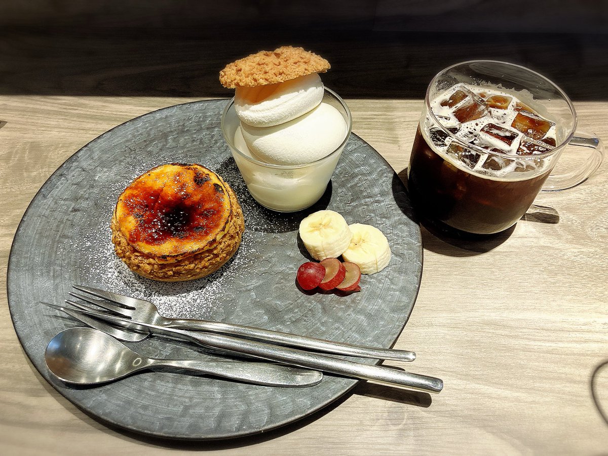 sin23977710's tweet photo. 待ち合わせ前にフォロワーさんから紹介されたカフェへ☕️
ただ、隣接した建物と入り口が分かりづらく隣のお店へ入ってしまった💦

でも、シュークリーム専門店だったこともあり、美味しかった☺️ https://t.co/S95Qc3GtHC