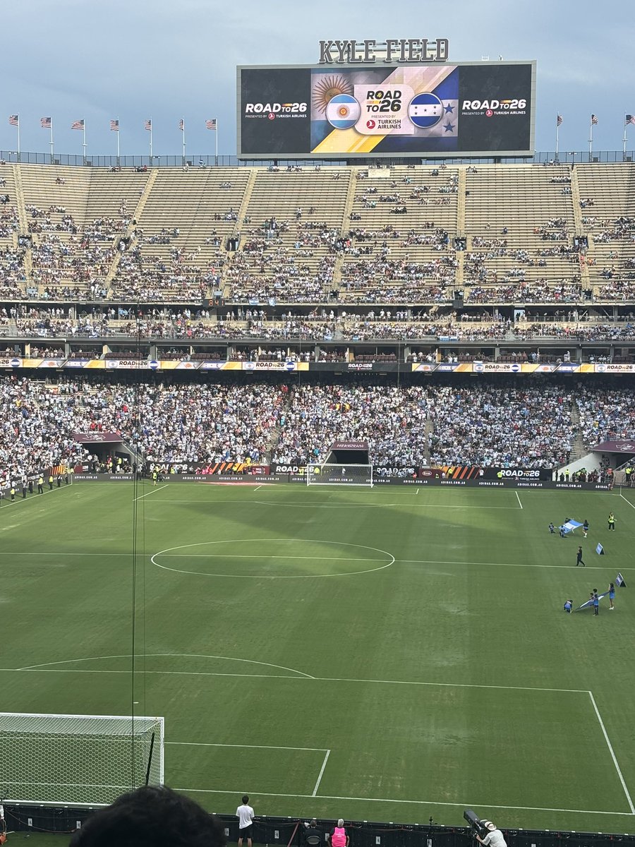 CatFan97's tweet photo. Futbol season while I wait for football season https://t.co/zvTwrBXnKU