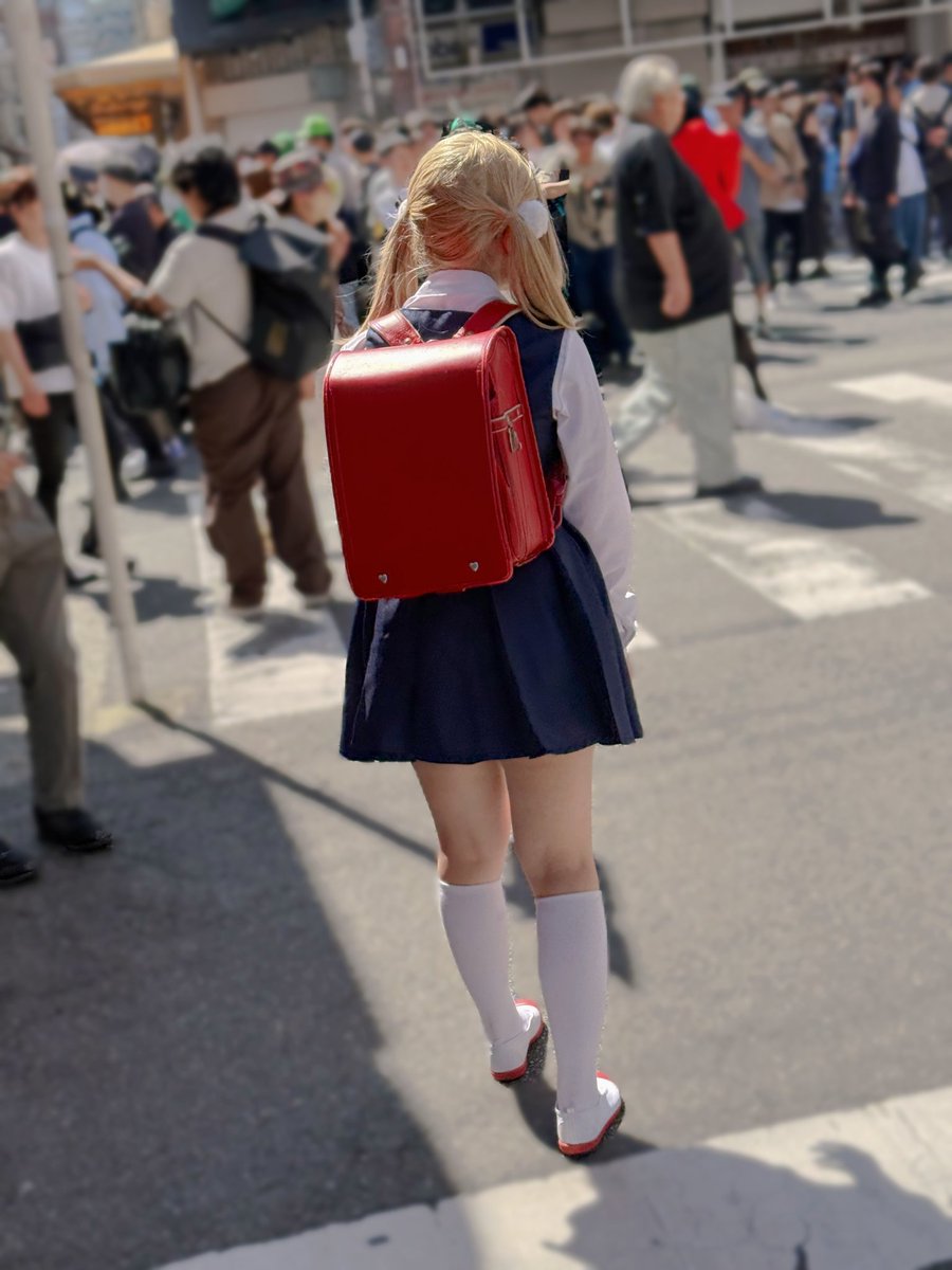 riariaria_cos's tweet photo. 後ろ姿が小学生すぎる成人女性 https://t.co/BVyWUR2lz3