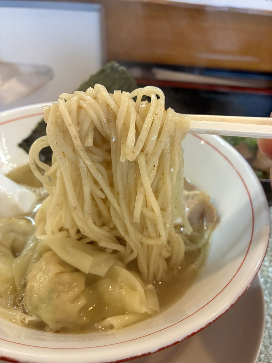 SCEANA6's tweet photo. おろしかと思うような甘みある玉ねぎもコラボ以来のご対面🙇🏻‍♂️お肉ご飯は安定の旨さでパクパクと完食〜😋🙏🏻
しかし今日は店内少し賑やかすぎた(￣O￣;) https://t.co/gVF8kWKQer