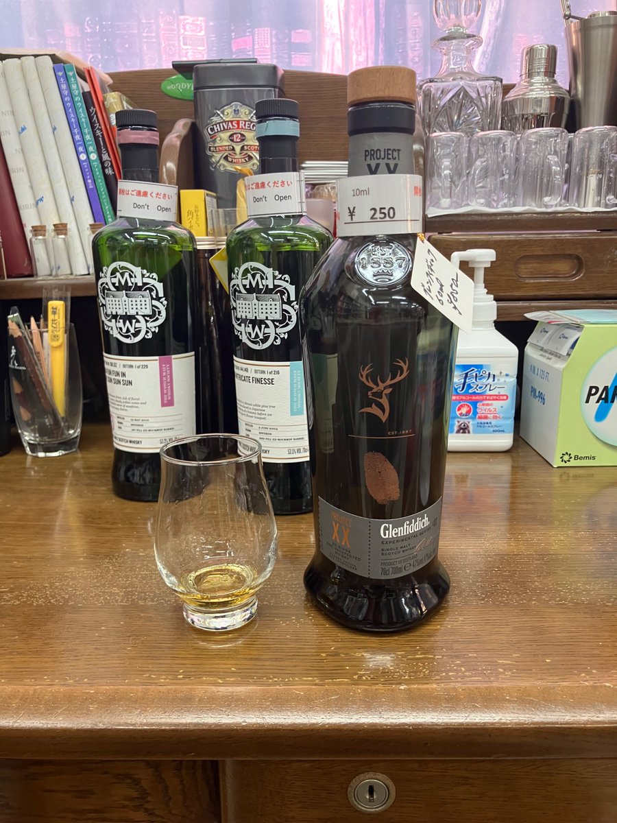 kimurar53's tweet photo. 昨日はかもだ酒屋さんで開催されたYoutuberひろしの隠れ家さんの角打に久しぶりに参加してきました
モルトマン　アラン2014PXシェリー
グレンフィディック　プロジェクトXX https://t.co/HglWtLQ7X2