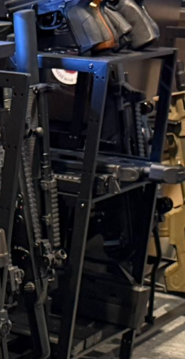 FhantomBurger's tweet photo. @domontovich What is that thing on the middle shelf, I'm not crazy right? It's not a P90, PDW-R maybe? https://t.co/JaW05TSZZd