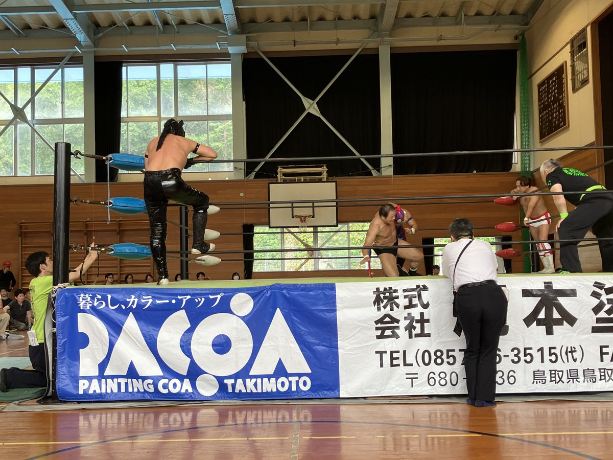 kotetsumiich45's tweet photo. 藤波辰爾＆LEONA vs HUB＆ガイナタイガー

#MEIJIフェス https://t.co/gwiJAl0BAd