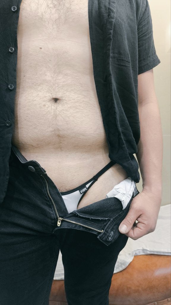 DaniPad93's tweet photo. Cuando te gusta vestir de negro pero en el fondo también llevas algo blanco 😏😏😏 https://t.co/IOs87Ma3yQ