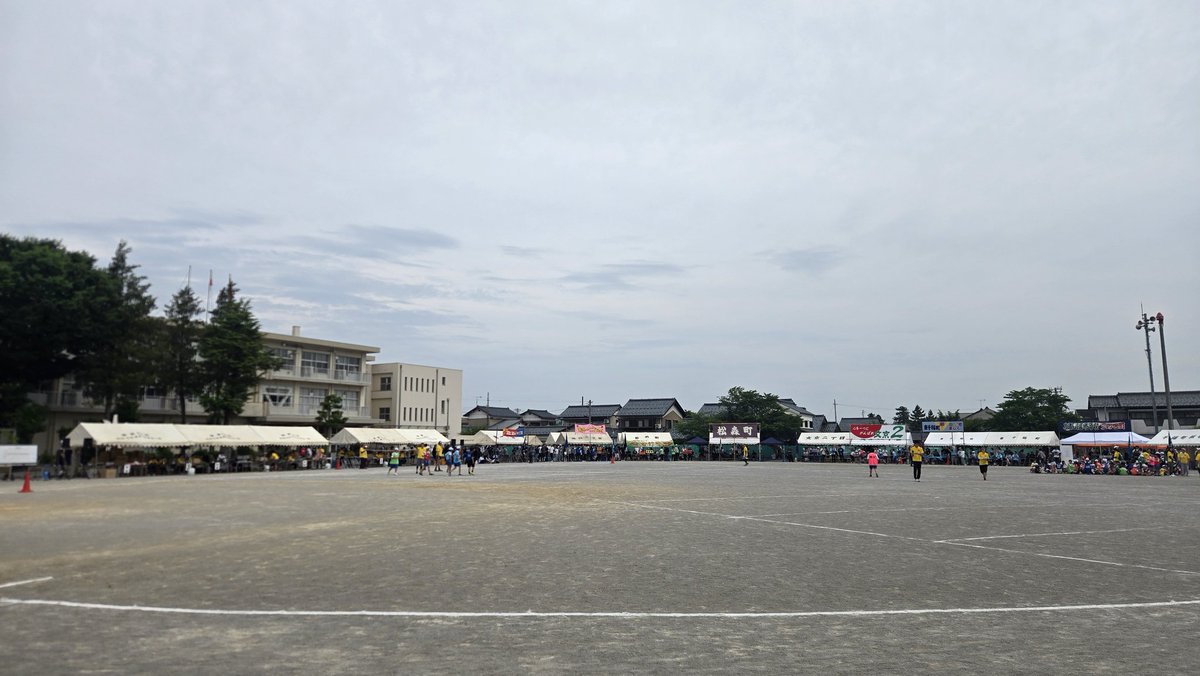 tanakacobb's tweet photo. うちの地区の体育祭。
実況がFBCアナウンサー田中悠登さん
グラウンドに出てしっかり実況してくれて、贅沢な運動会になってる。 https://t.co/4YWpzNi305