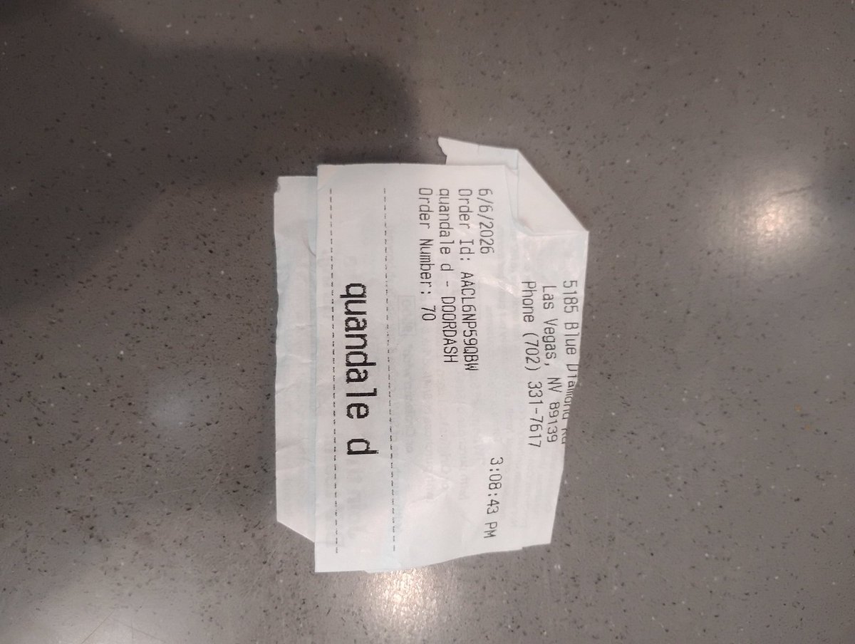 Rayz_moonlight's tweet photo. Who the fuck am I picking up food for bro 😭 https://t.co/h4Zz0r76PT