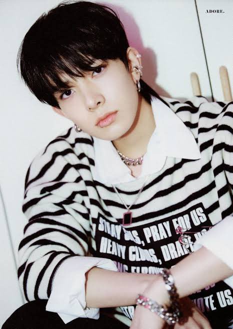oosunrays's tweet photo. @Pasqualito03 hiii, he’s wearing this striped shirt outfit https://t.co/LMxkfsVAE7