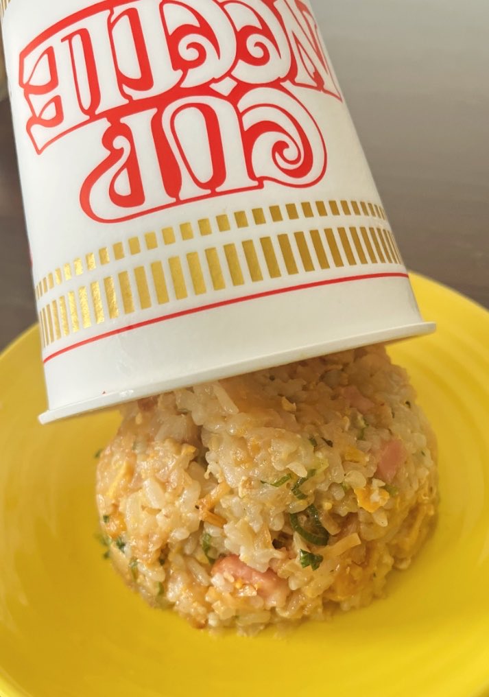 rin039541's tweet photo. カップラーメン開けたらチャーハンになってました。笑😆
作りたくなって作ってみた。笑 https://t.co/YxEV7bJywO