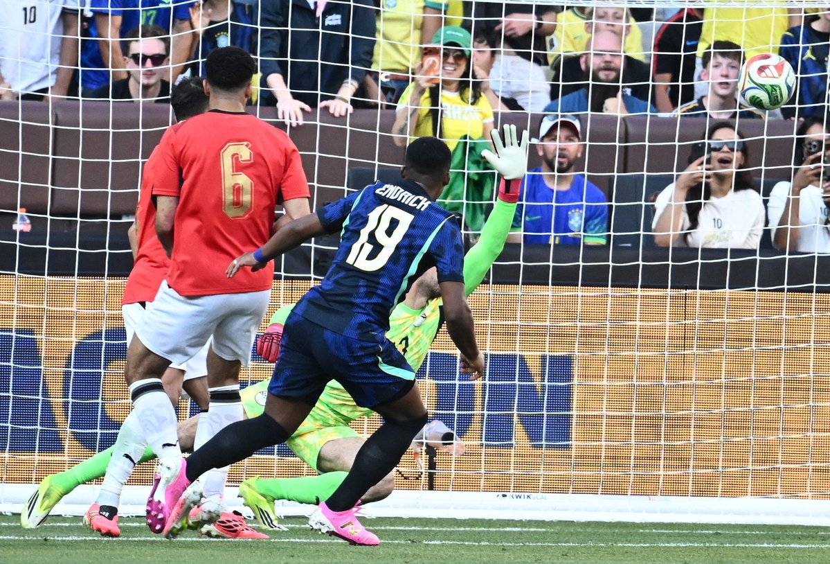 alsoparcom's tweet photo. مباراة دولية ودية 

منتخب البرازيل 🇧🇷 يفوز على منتخب مصر 🇪🇬 بنتيجة 2-1 استعداداً لكأس العالم 

#البرازيل_مصر https://t.co/S8OyWEgCMC