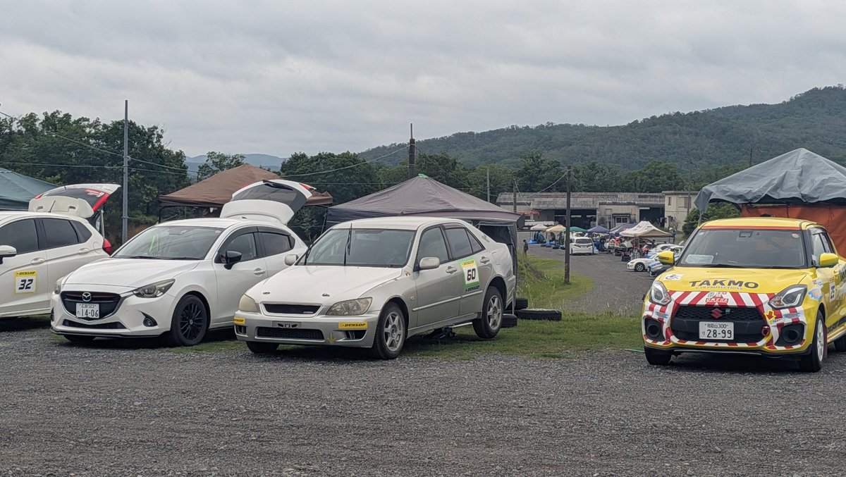 Kawatec2's tweet photo. 新旧トヨタ車勢ぞろい🙂
今日のタカタは中国地区ダートラ選手権第５戦 https://t.co/dd5XDefhtI