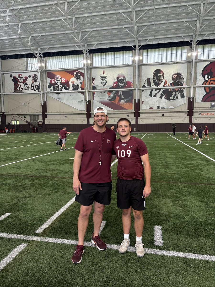 EmmittKeeter's tweet photo. Had a great camp @HokiesFB. Finished 1st in the punt snap competition! Thank you @CoachDShearer @1coachshep @CoachWood88 for an amazing camp! @cvhsftbl @CVHSRecruits @CoachCodiVick @SpecialTeamsU @TheChrisRubio @KohlsSnapping https://t.co/EjhAzvbBf2